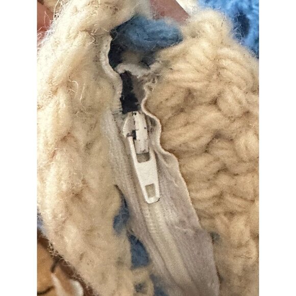 Handmade Blue & Beige Crocheted chunky Knit Pillowcase with Scalloped Edges - Picture 4 of 8